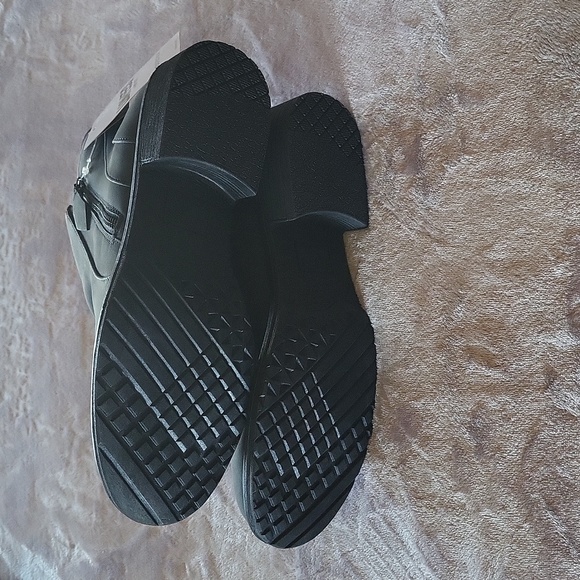 NWT! Women's size 8.5 - Picture 4 of 5